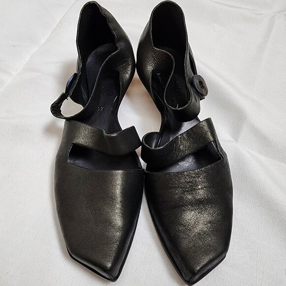 Cydwoq | Black Leather Low Heels Pointed Toe - Picture 1 of 9
